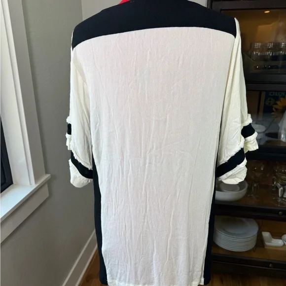 Gimmicks by BKE Embroidered Boho Peasant Top Black White Rayon Size L - Picture 4 of 7